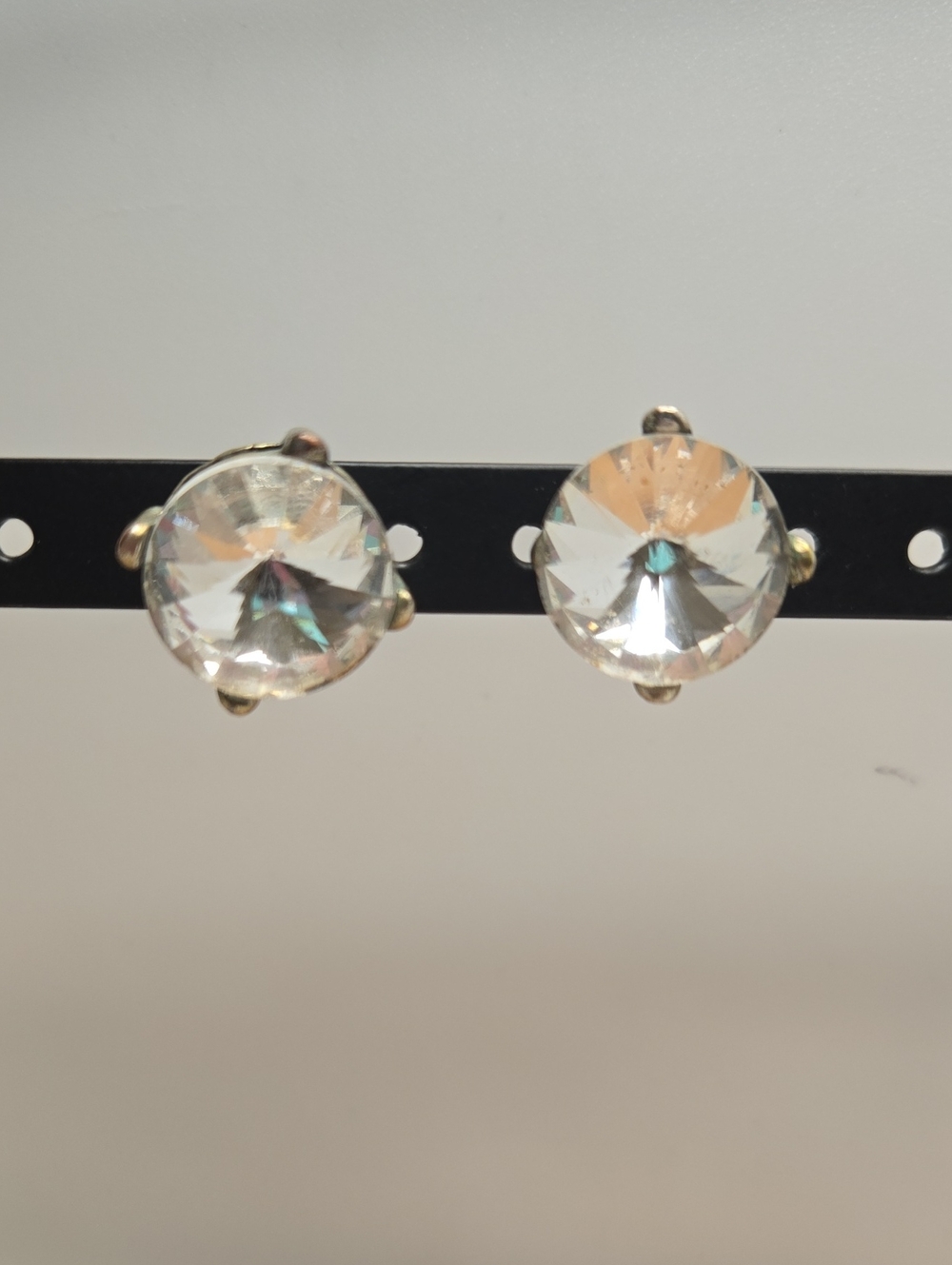 Plunder Classic Clear Crystal Stud Earrings - Timeless Sparkle COSTUME JEWELRY